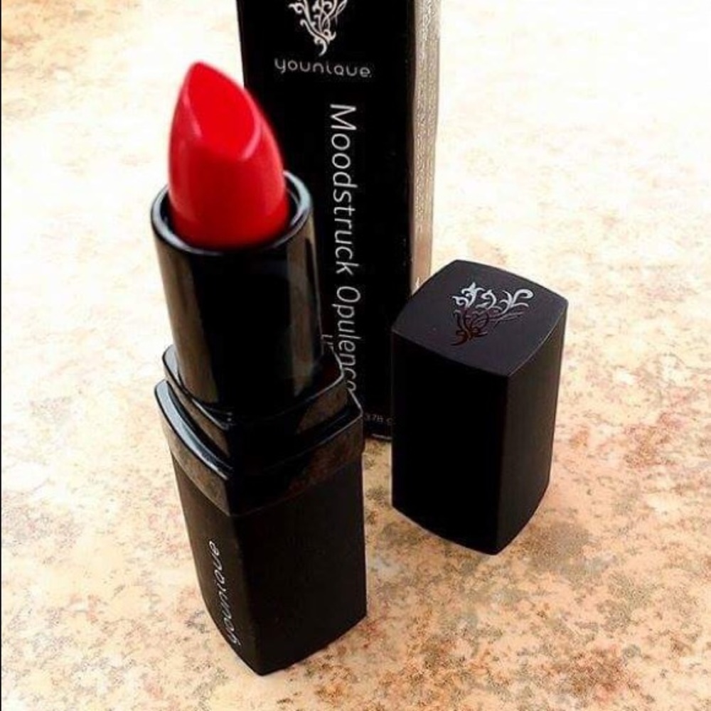 Moodstruck Opulence Lipstick in Vain